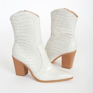 Lulus Crocodile White Booties